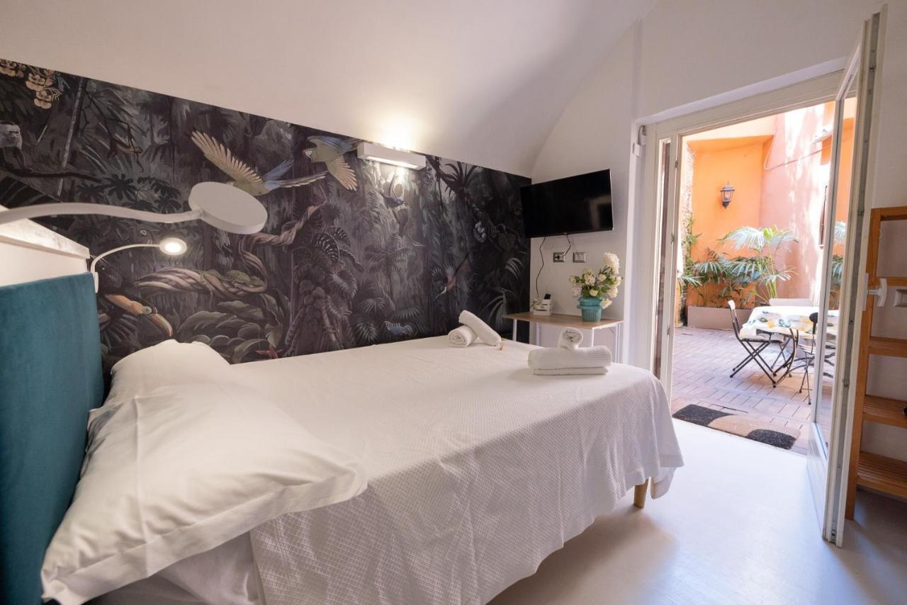 Rione Monti Studio Apt With Private Garden ローマ エクステリア 写真