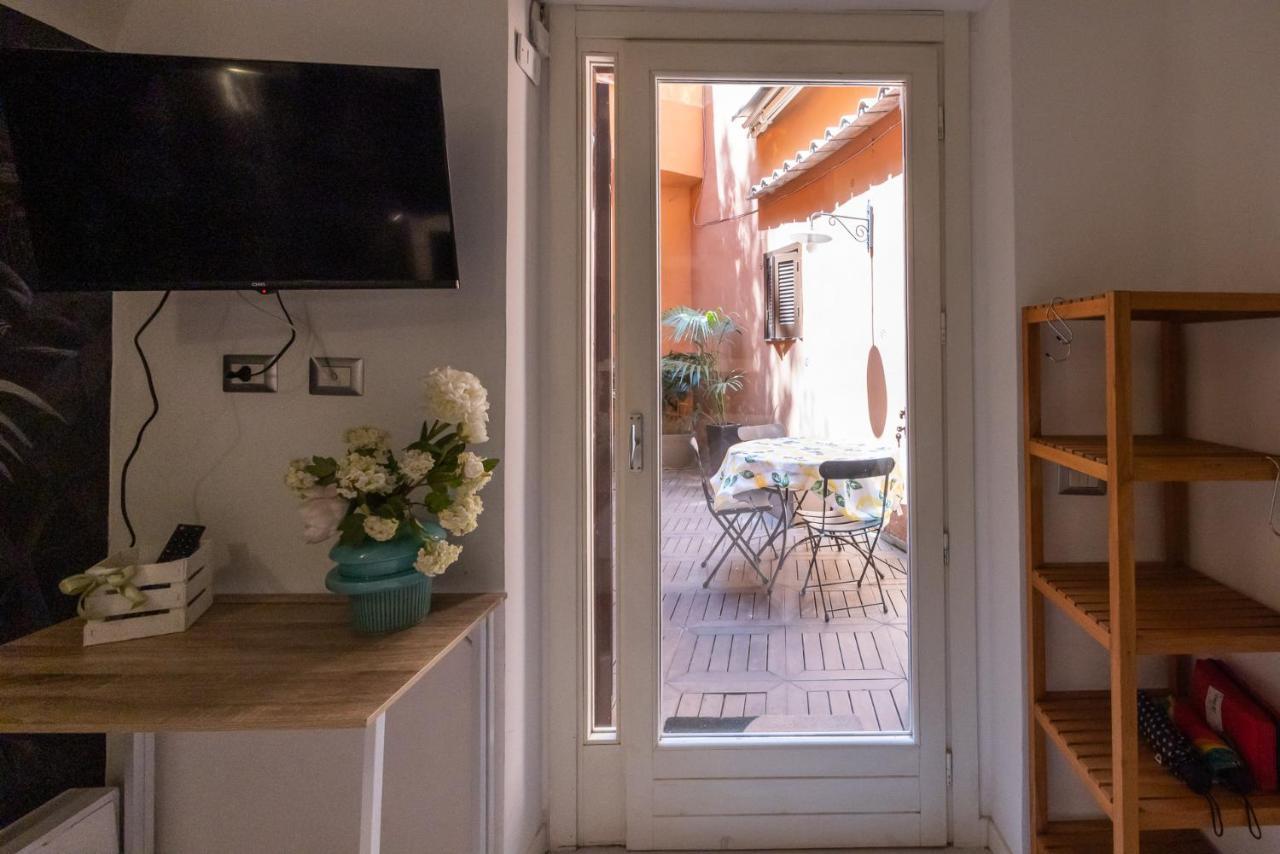 Rione Monti Studio Apt With Private Garden ローマ エクステリア 写真